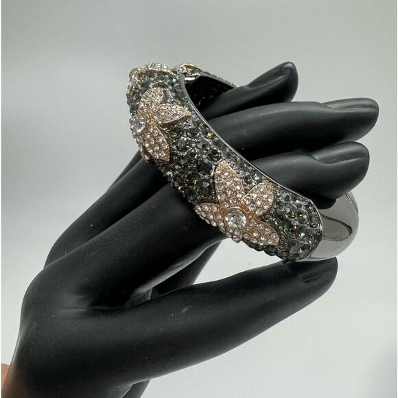 High End Department Store Designer Kissable Hinged Cuff Bracelet with Pave Cz - Picture 6 of 16
